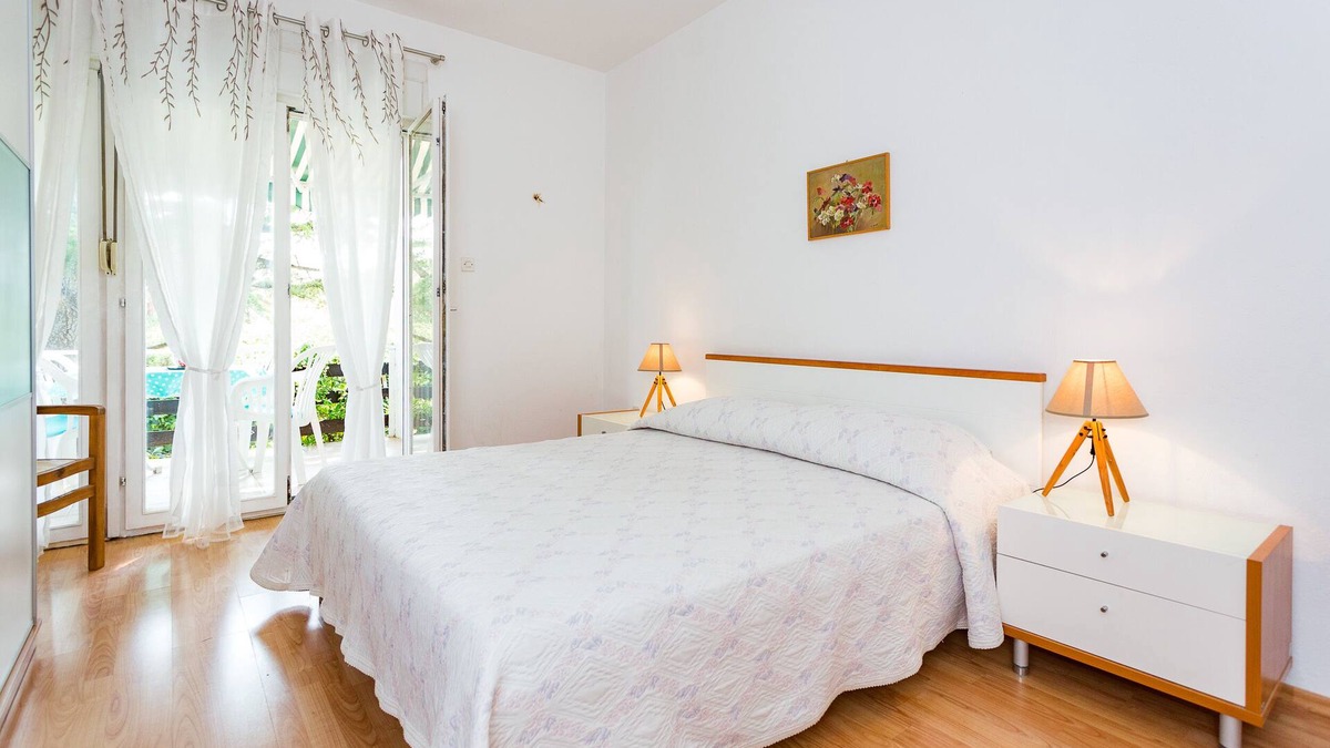 Zadar Apartment | 2br app with a living room in Zadar near beach