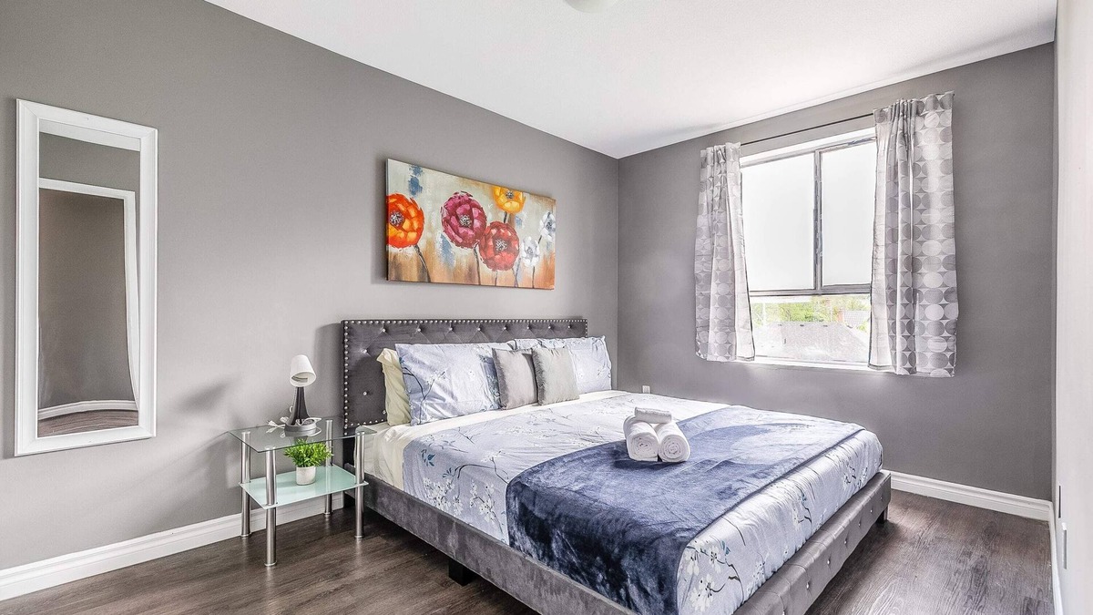 Rosedale Apartment | 2BR Apt - Near Downtown Hamilton - Sleeps 6!