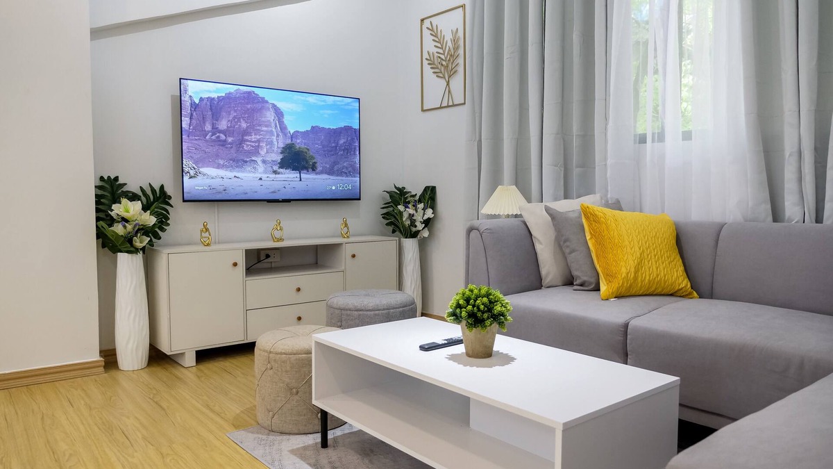 Manoc-Manoc House | 2BR by White Beach | Spacious & Newly Renovated