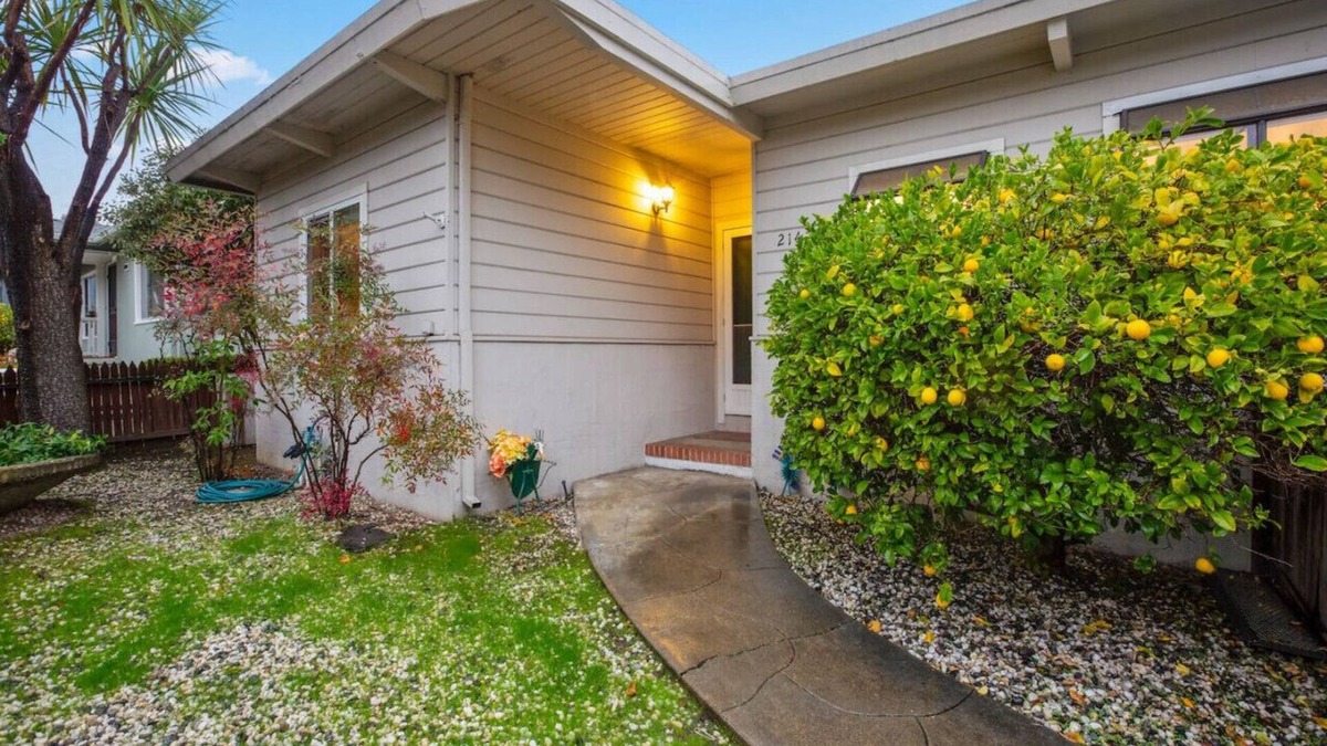 University Heights House | 2BR Close To Stanford, Medical Center and Hospital