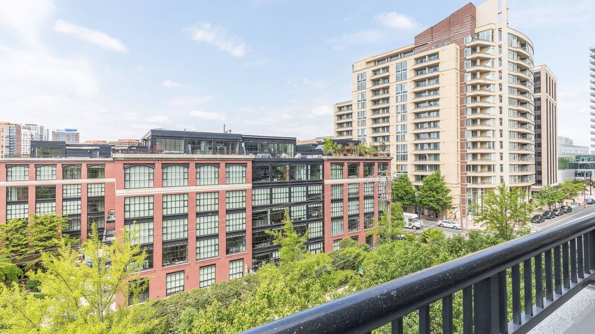 Radnor - Fort Myer Heights Apartment | 2BR Comfort Apartment in Prime Location
