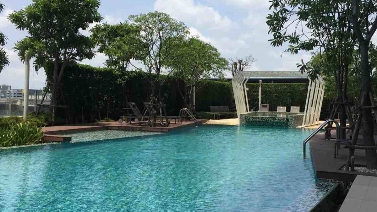 Phra Khanong Nuea Apartment | 2BR Condo @ BTS Sukhumvit Line + Wifi