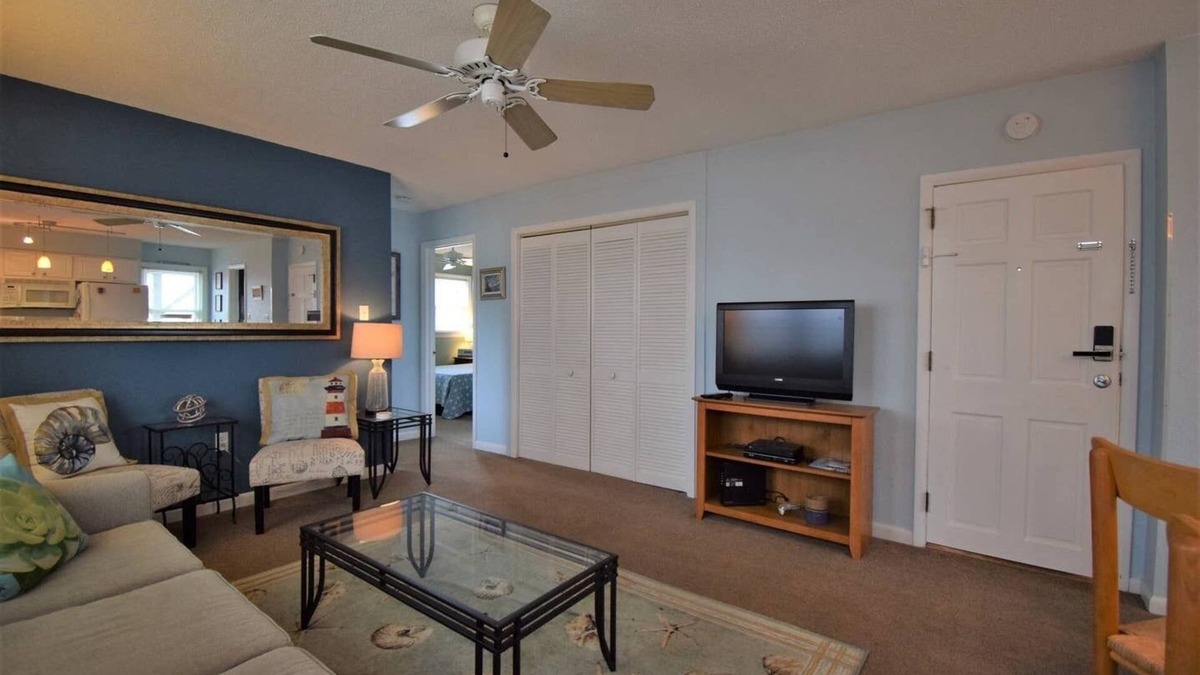 Country Club Estates Condo | 2BR Condo in Heart of Downtown - Walk to Beach & Shopping