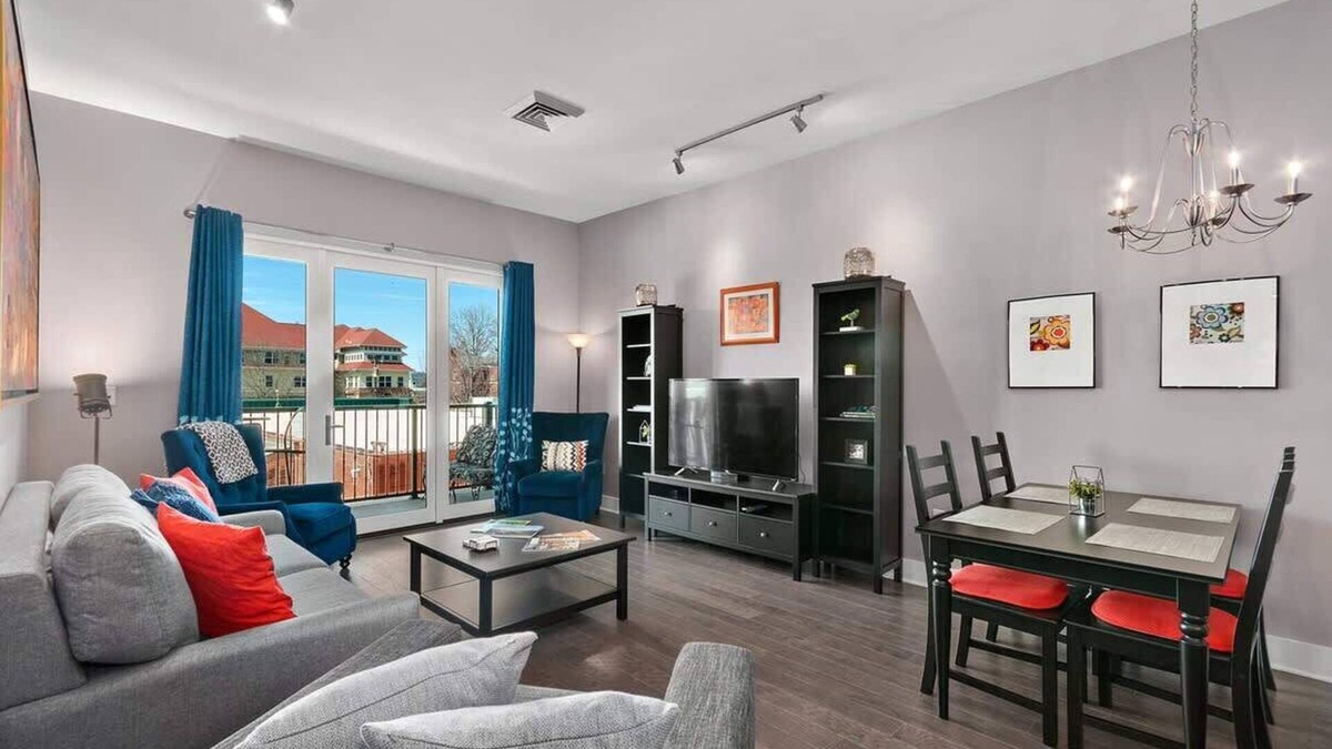 Asheville Condo | 2BR Condo w/Balcony + Free Tix | Walk to Downtown