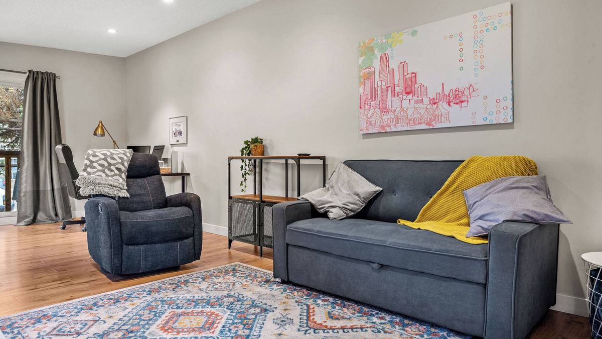 Tuxedo Park Apartment | 2BR | Cozy & Clean | Main Floor | Calgary Core