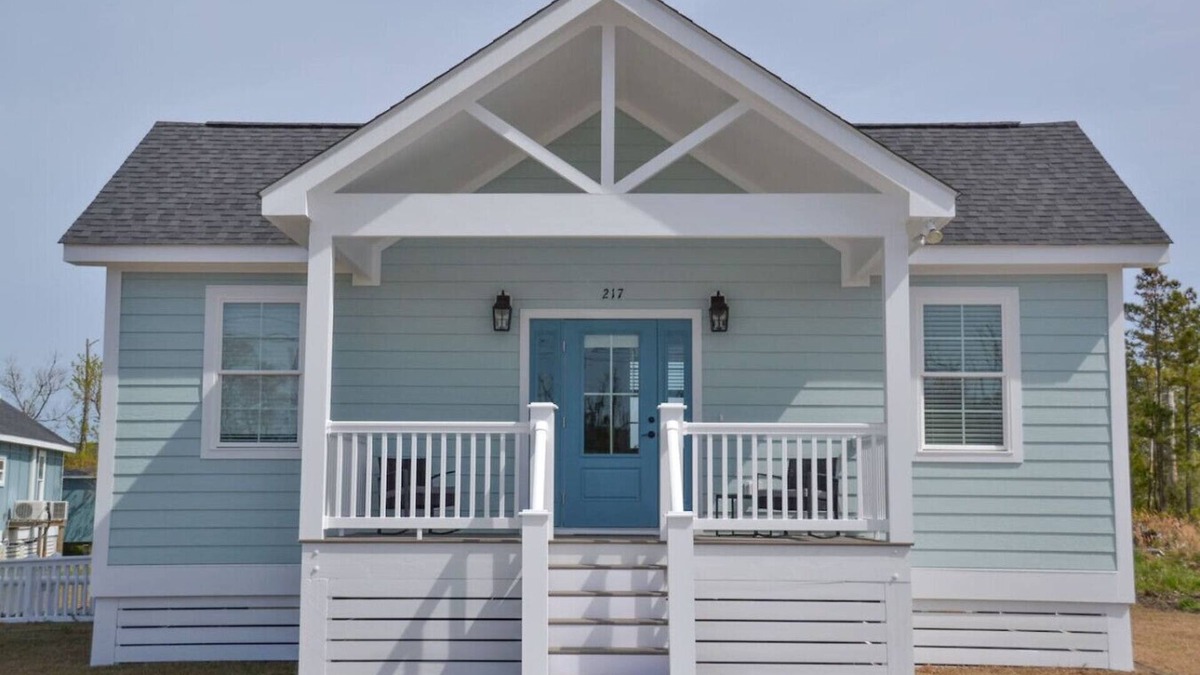 Davis House | 2BR Cozy Cottage|Private Dock