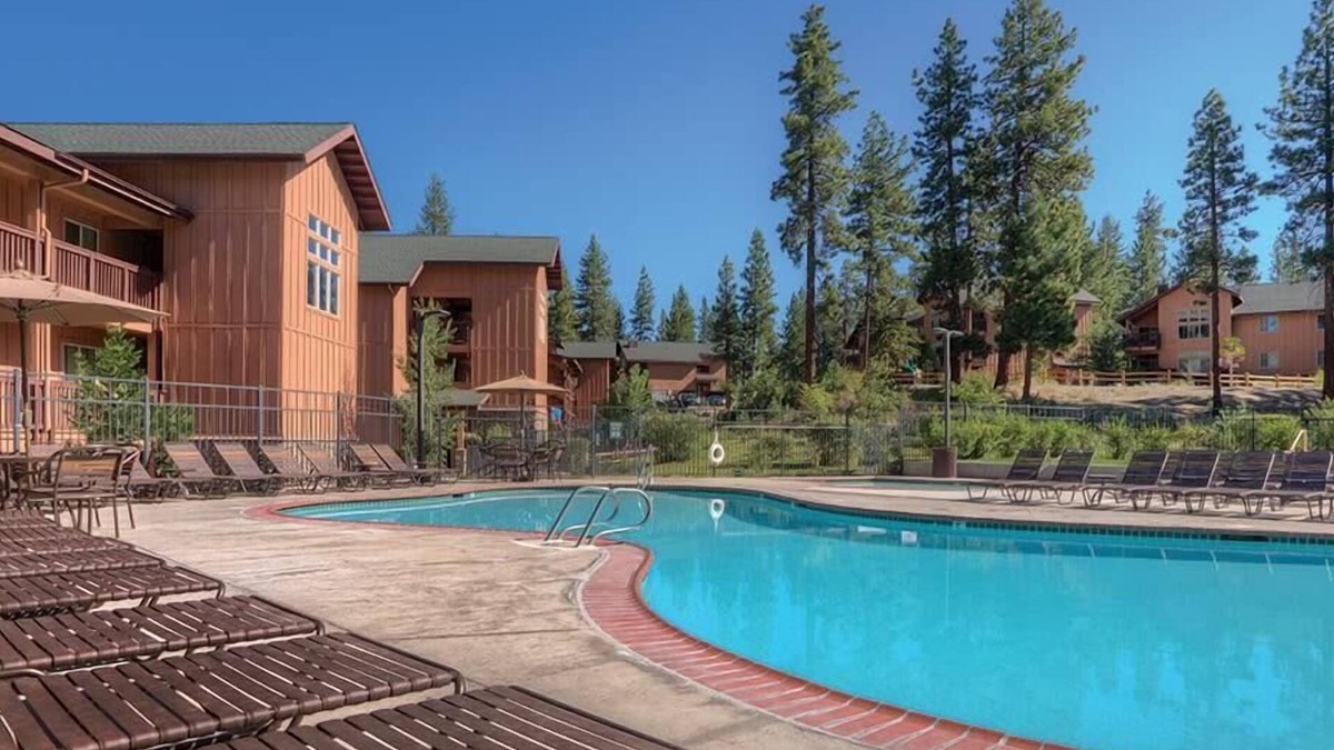 Round Hill Village Condo | 2br Deluxe Condo Skiing, Fishing, Golf, & more!