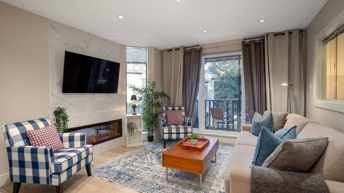 Whistler House | 2BR + Den | Gables | King Bed | Prime Location | Near Both Mountains | Fireplace | Parking
