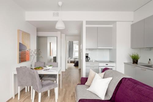 Tikkurila Apartment | 2BR design home 400 m from train station Tikkurila