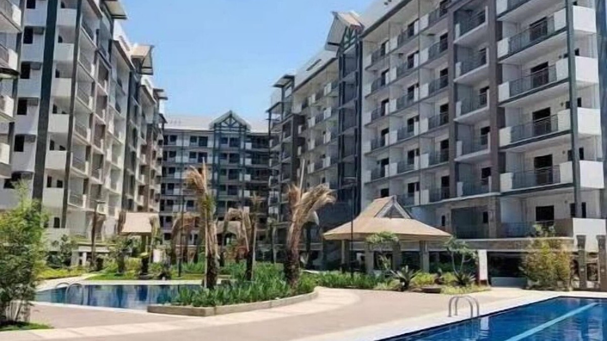 Bacoor City Condo | 2Br DMCI Condo near Airport & MOA. FREE PARKING!