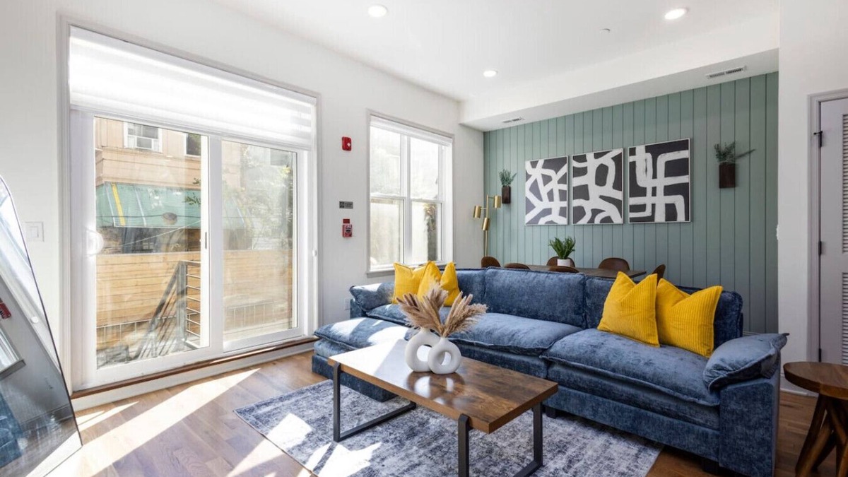 North Philadelphia West Apartment | 2BR | Fairmount Park | 10 mins to DT | Sleeps 10!
