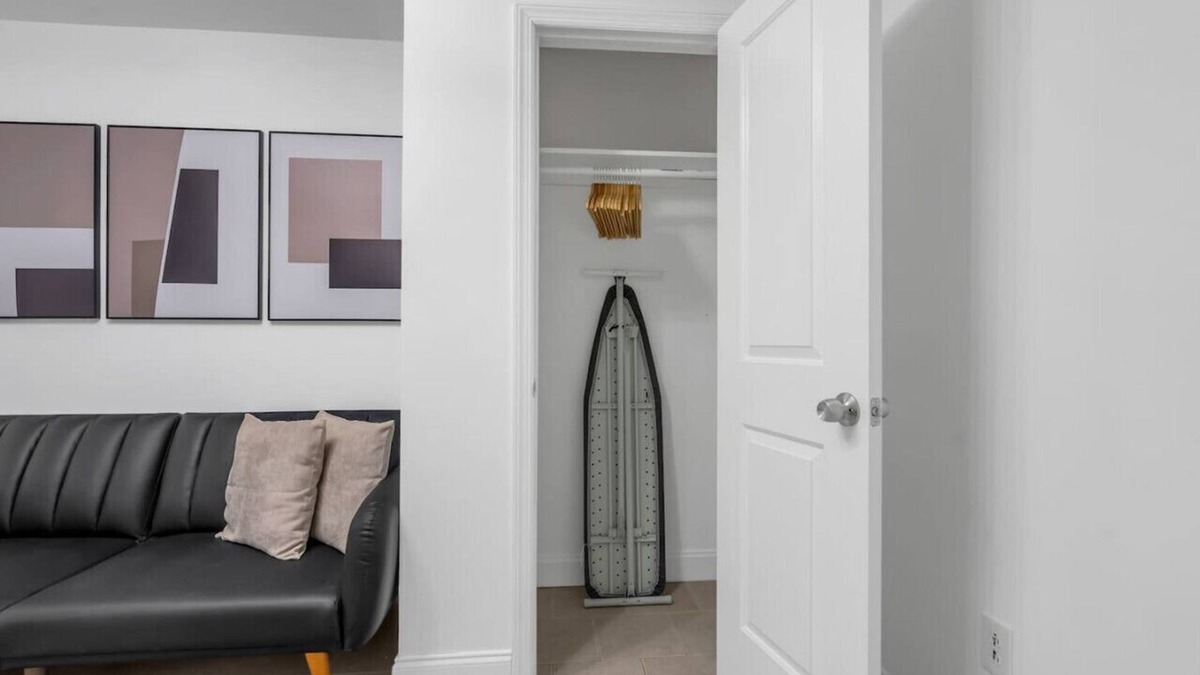 Paterson Apartment | 2BR Fall Retreat near American Dream Mall and NYC