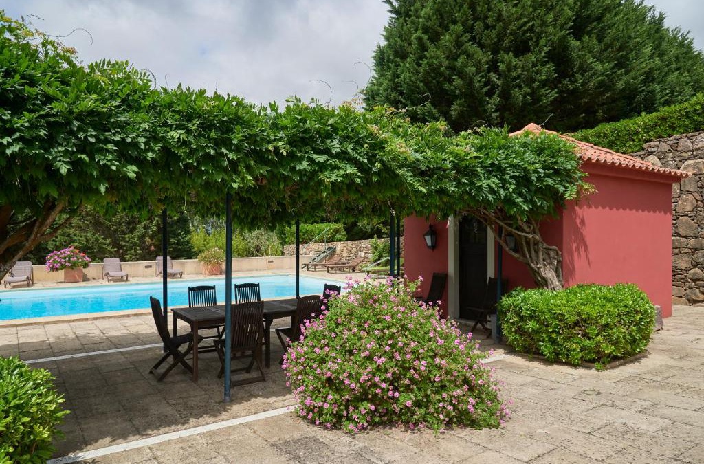 Sobral de Monte Agraco Villa | 2BR Farmhouse with Swimming Pool, By TimeCooler