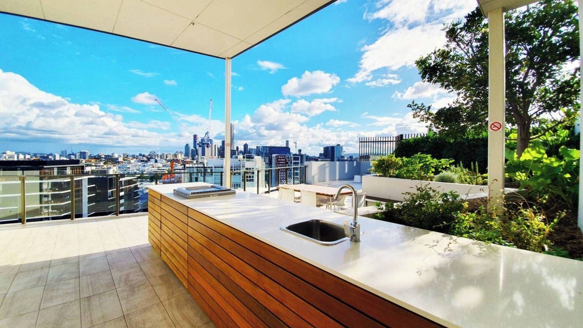 Newstead Apartment | 2BR Food & Drink Hub ★Gym★Pool★Views★Roof Terrace