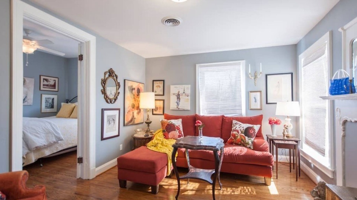 Clifton Apartment | 2BR - FRANKFORT AVE - WALK & DINE - *BEST SPOT!