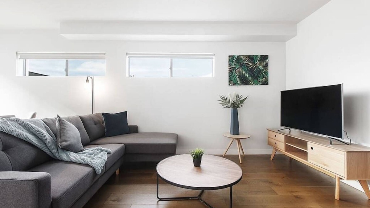 Moonee Ponds Apartment | 2BR FREE Parking | 2min Walk to Puckle St!