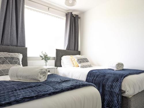 Doncaster Apartment | 2BR-Gayton Apt-FREE Parking-WiFi-Full Kitchen-Workers