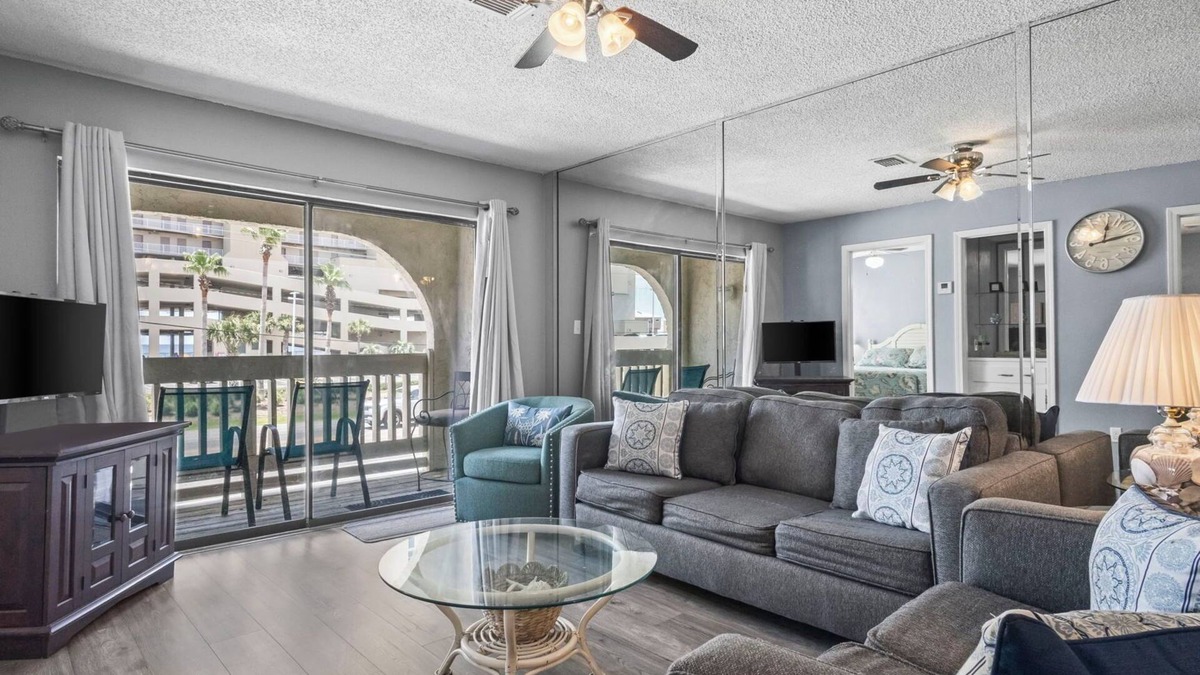 Gulf Shores Condo | 2BR Gulf Shores stay w/pools, grill & beach access near Pier 33
