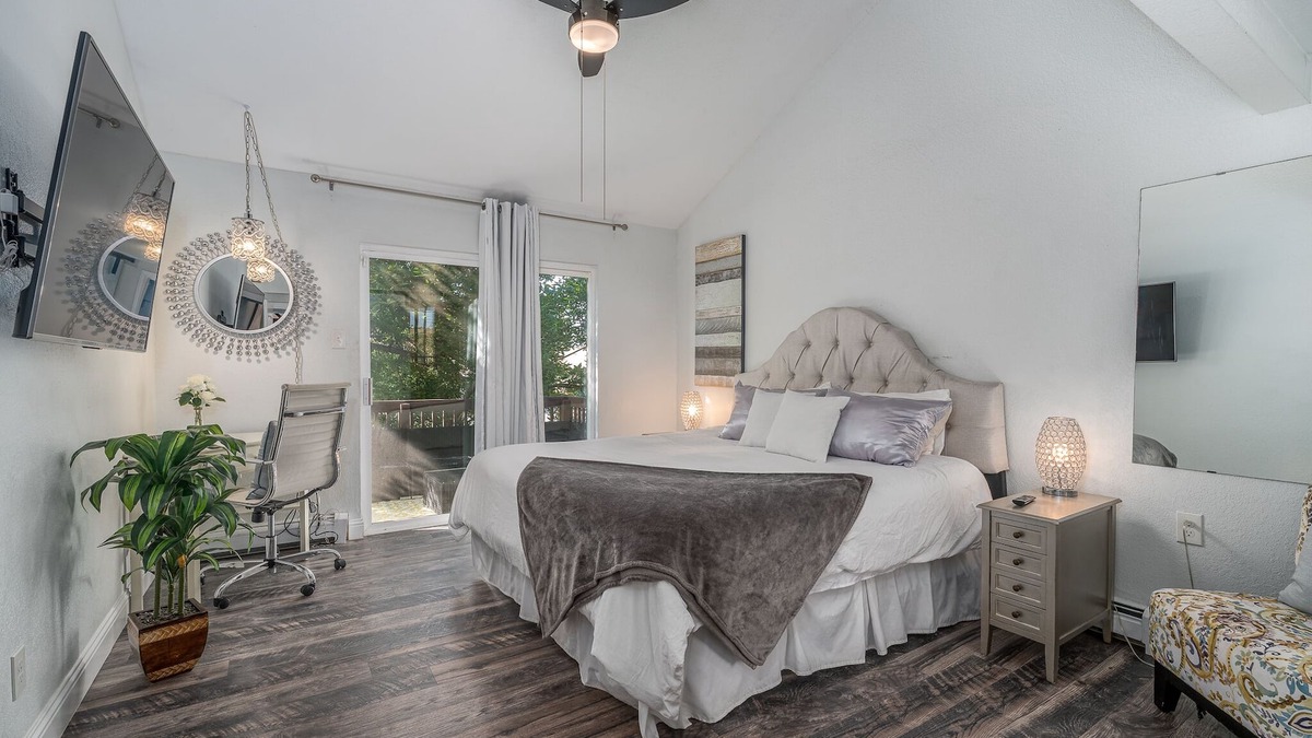 Littleton House | 2BR Hidden Gem-Walk To Shops,Trails, and Wedding Venue. Red Rocks > Quick Uber
