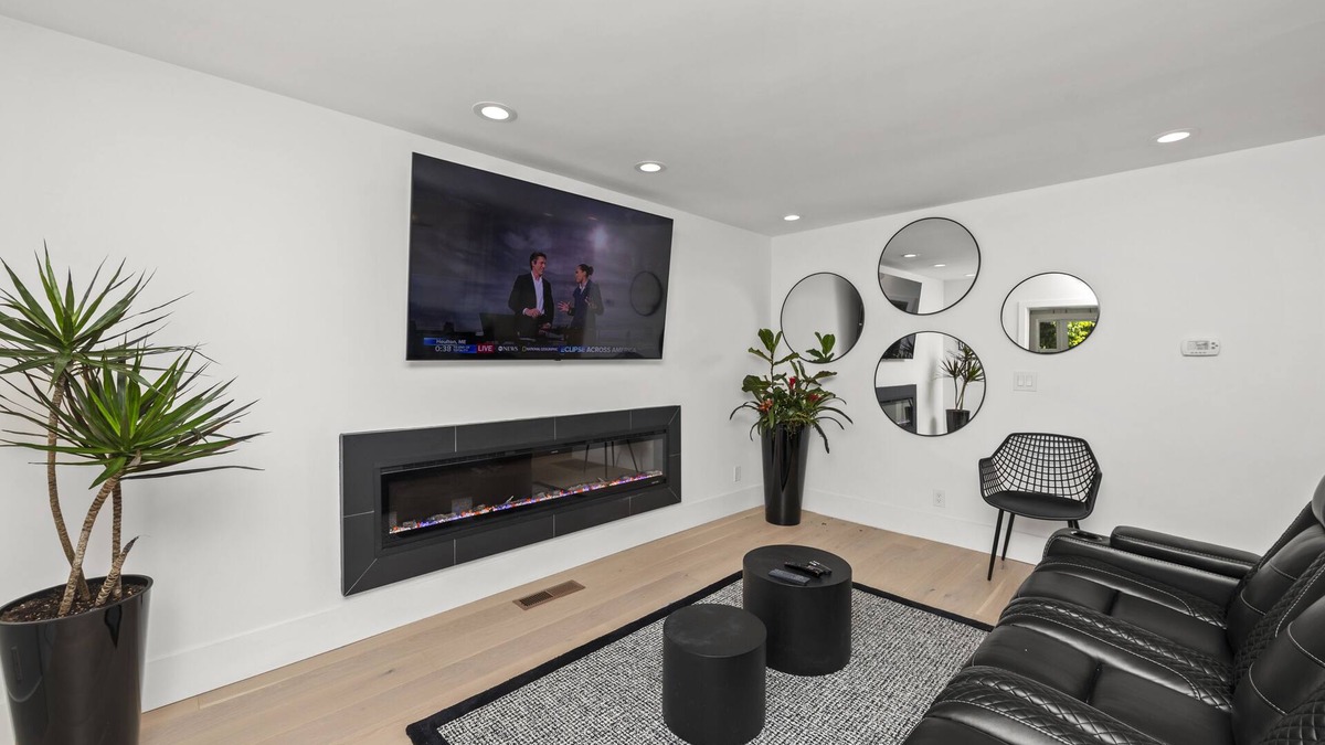 Allied Arts House | 2BR Home in Menlo Park Near Stanford University!