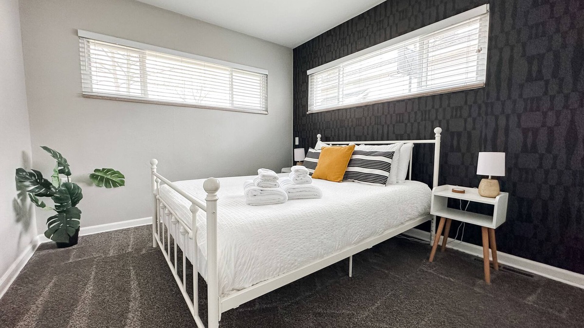 Maumee House | 2BR in Uptown Maumee walk to Metropark