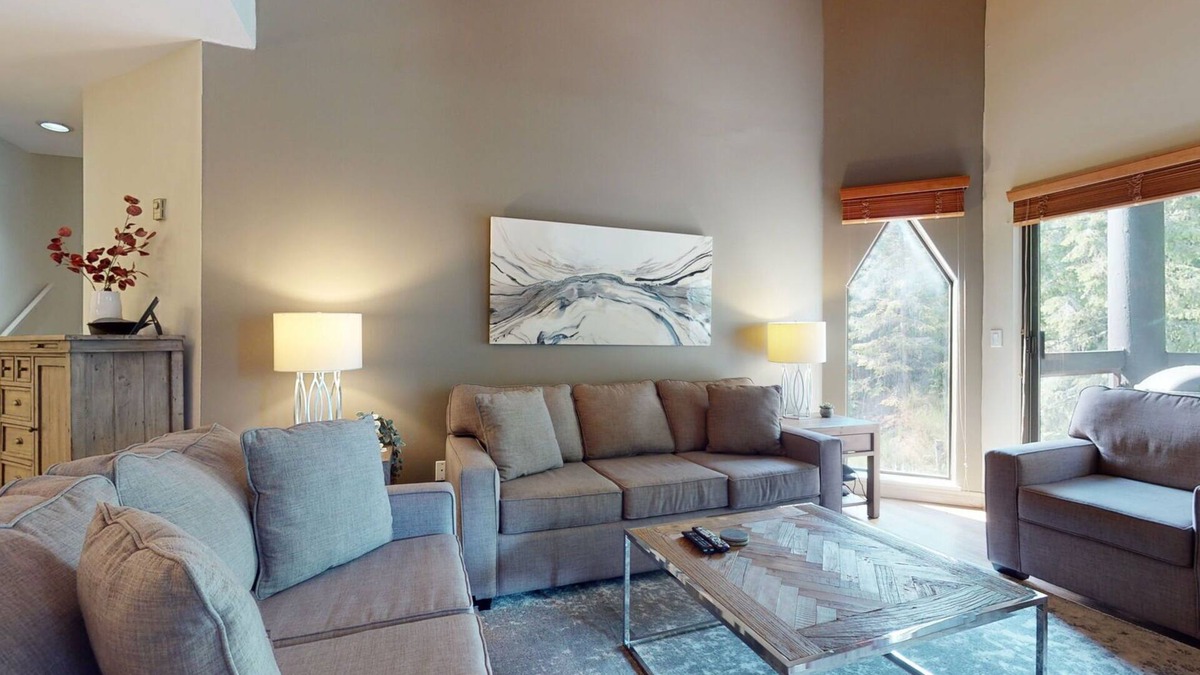 Blueberry Hill Condo | 2BR | Ironwood | King Bed | Common area Hot Tub and Pool | Private Patio w/BBQ | Parking