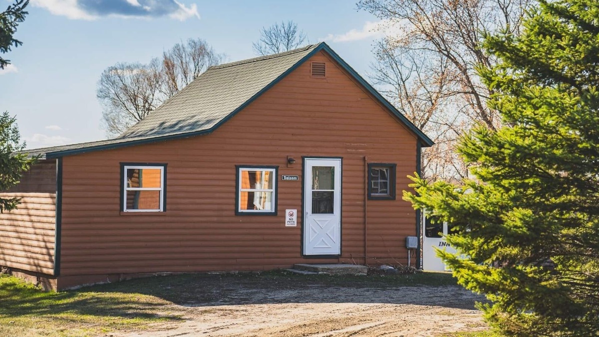 Backus Cabin | 2BR Lakefront Cabin w/Private Launch & Dock