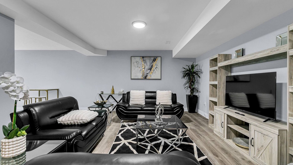LaSalle Apartment | 2BR LaSalle Retreat near Bridge and Golf