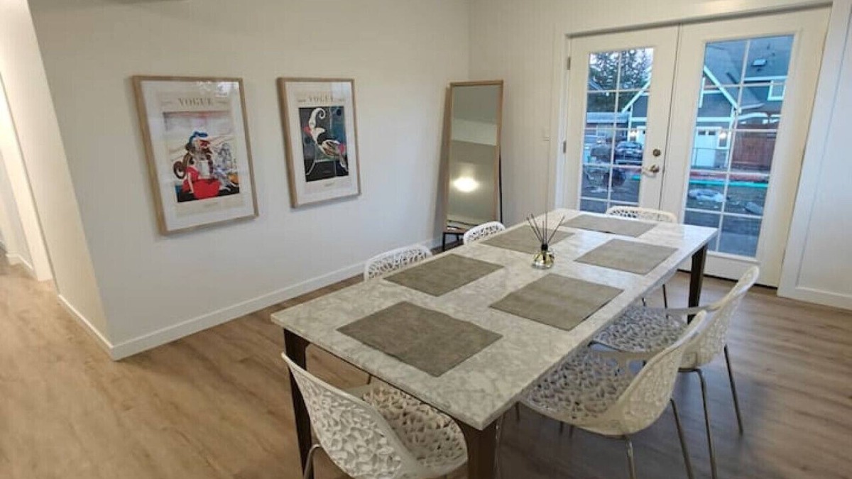 Burien Apartment | 2BR Lux Apartment | 5 Mins from Airport | Pets+