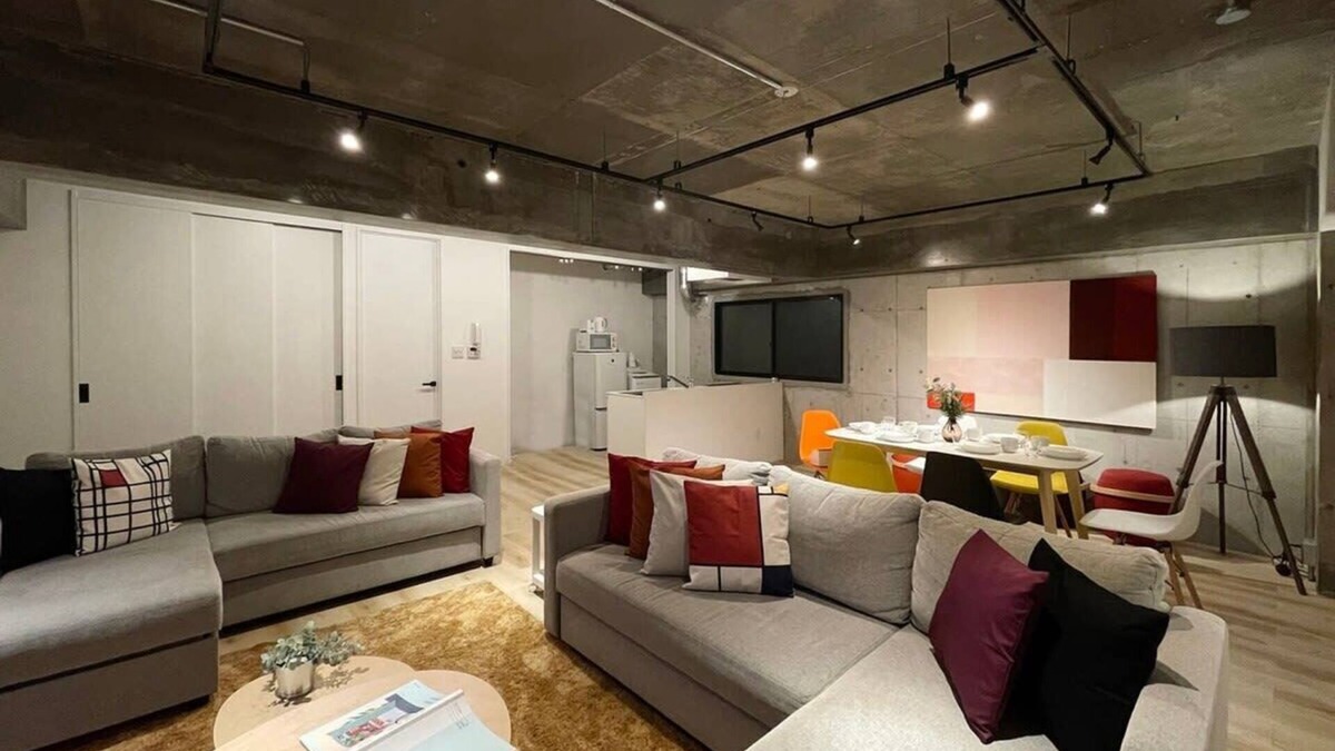 Hiroshima City Centre Apartment | 2BR Modern Apartment next to Peace Park 10 Ppl