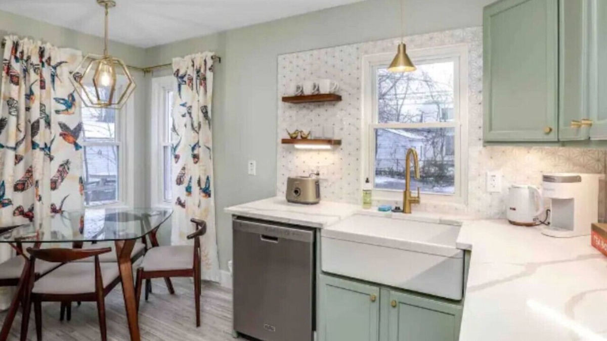 Berkley House | 2BR Near Beaumont and Downtown Berkley Sleeps 6