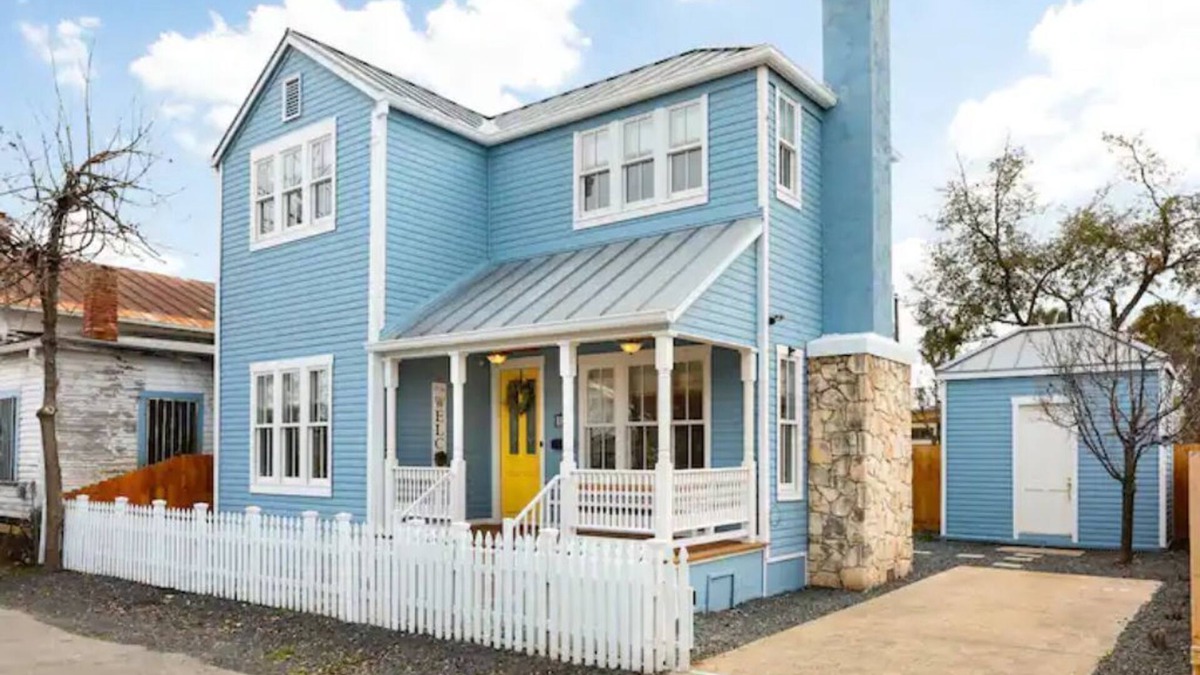 Southtown House | 2BR Near Tower of Americas w/Hot Tub + Fire Pit
