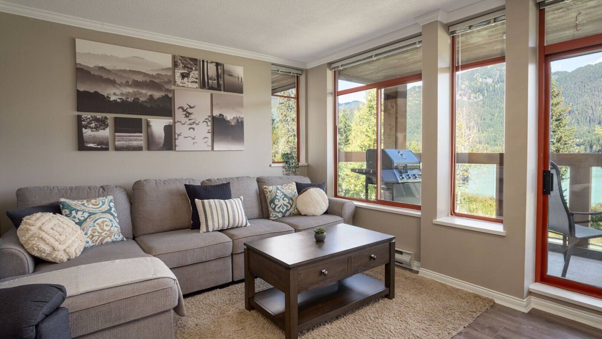 Nicklaus North Condo | 2BR | Nicklaus North Clubhouse | King Bed | Lake and Mountain View | Gas Fireplace | Parking