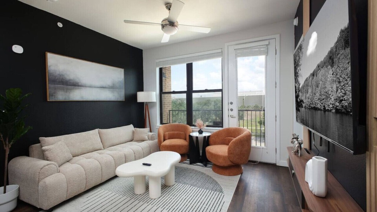 Southtown Apartment | 2BR Oasis w/Gym, Parking Near Rvrwalk &Dome