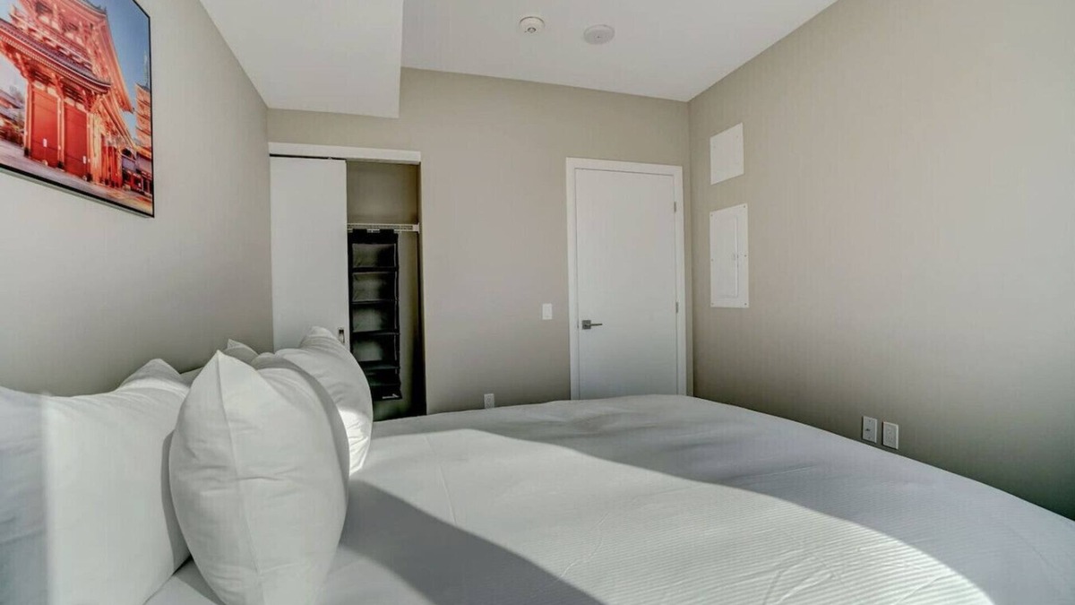 Ottawa Division Apartment | 2BR Oasis w/Gym & Terrace, Near Hintonburg!