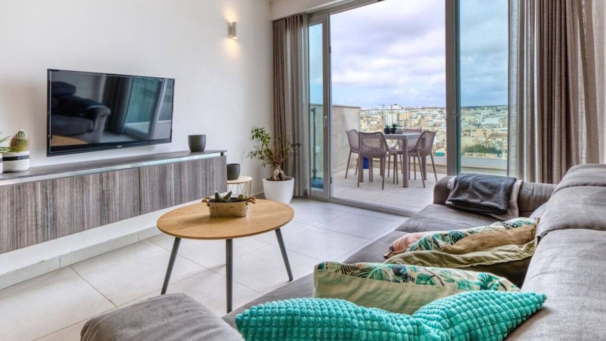 Pieta Apartment | 2BR Penthouse with views overlooking Pietà Marina!