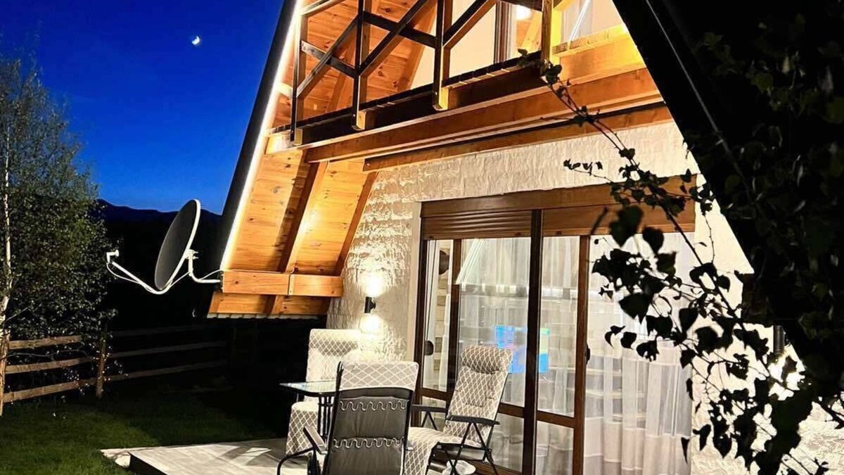Tepacko Polje Cottage | 2BR Pinewood House in the Heart of Zabljak