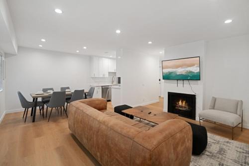 Van Nuys Apartment | 2BR Plus Bonus Room with Pool Access Near Universal Studios