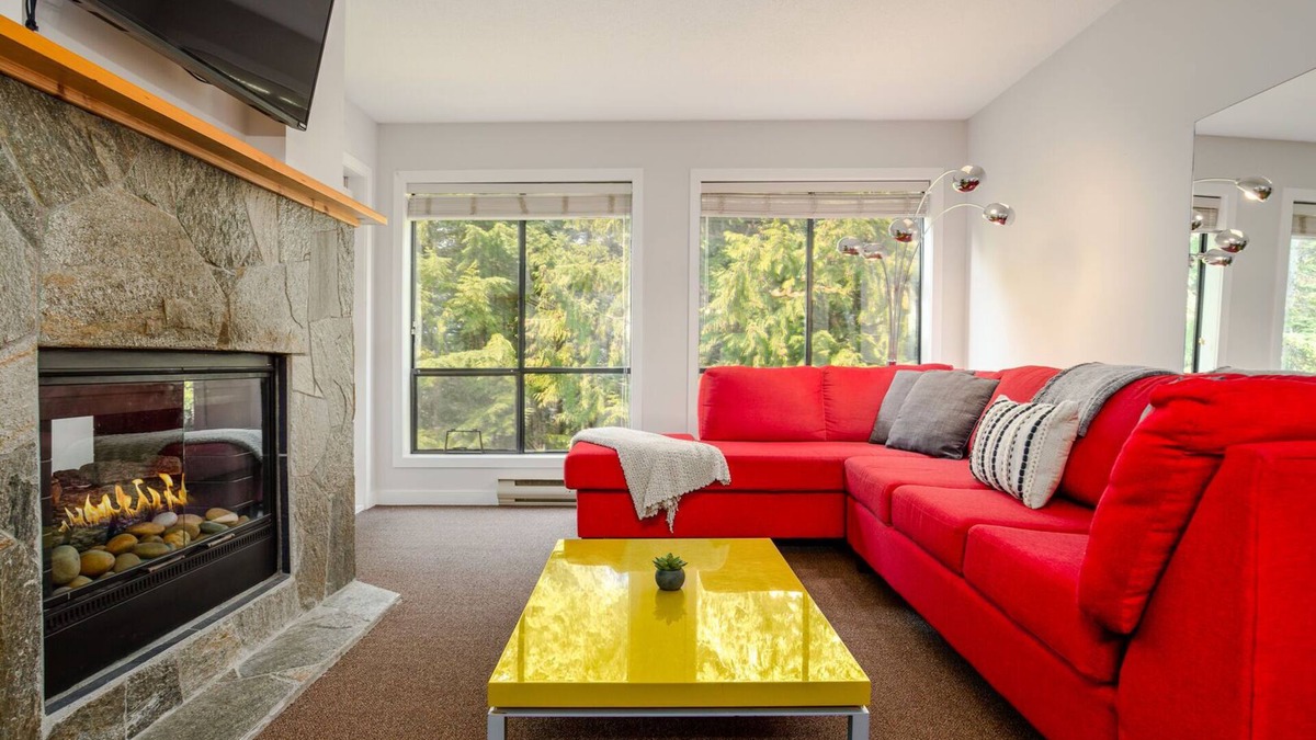 Upper Village Condo | 2BR | Powderhorn | Near Gondola | Double Sided Fireplace | Rooftop Hot Tub | Parking