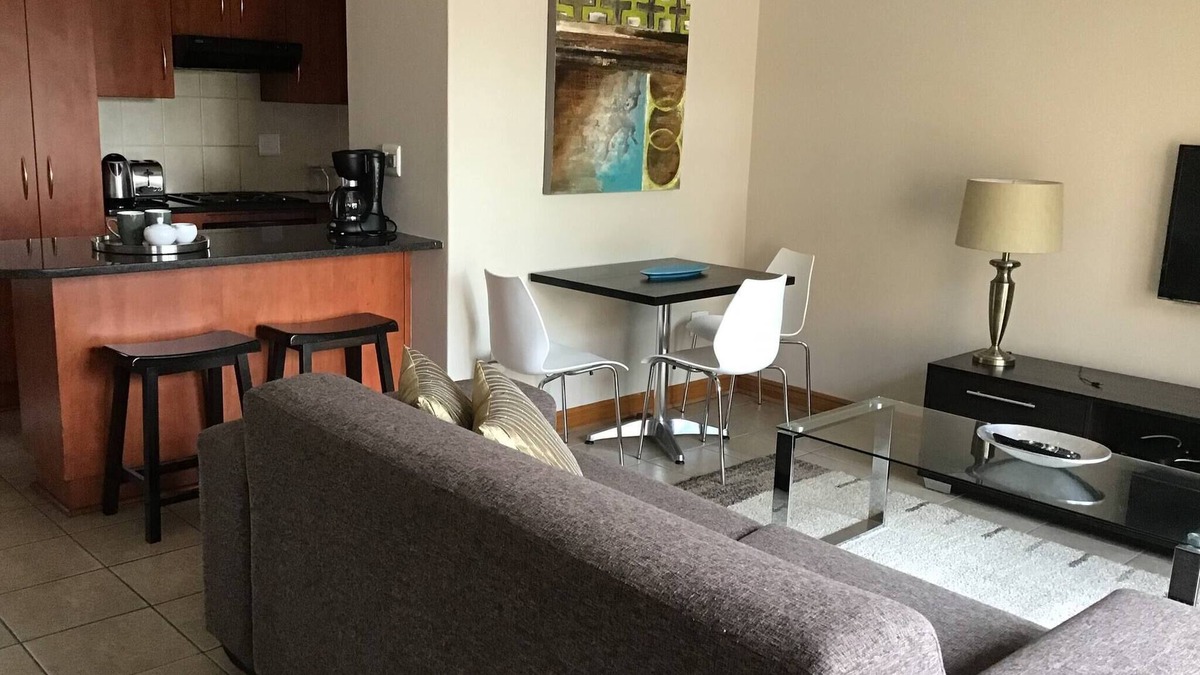 Bloemfontein House | 2BR Relocation Housing Fully Furnished Secured in Pentagon Park