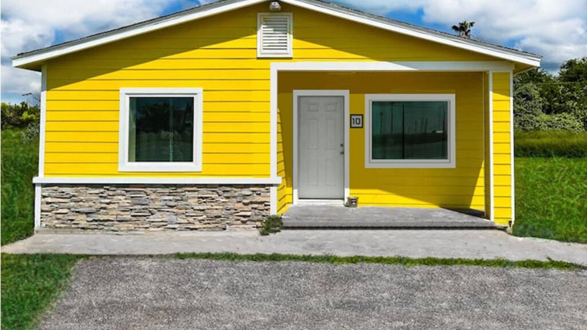Aransas Pass Cottage | 2BR Remodel, Pets OK, Free WIFI & Parking, Kitchen