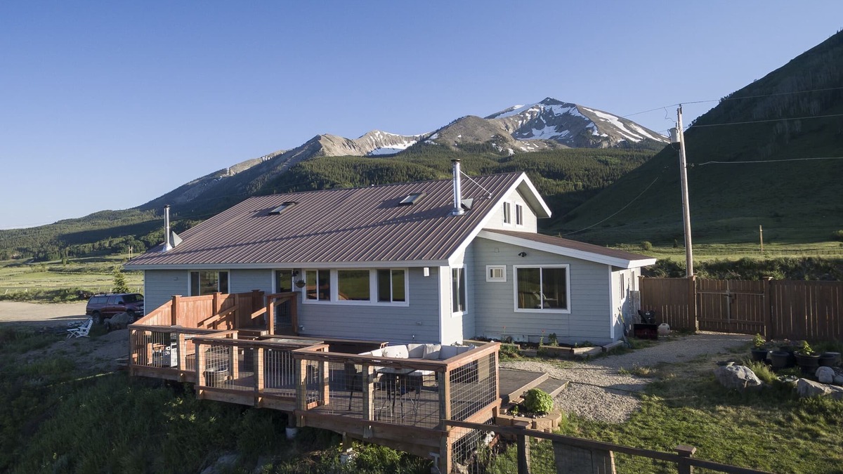 Crested Butte House | 2BR Scenic Crested Butte Getaway- Breathtaking Views, Large Deck, Dogs Welcome