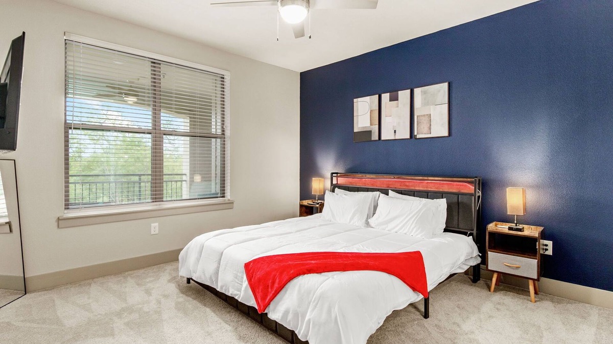 Southside Apartment | 2BR Stylish Condo with Pool and Balcony 2204