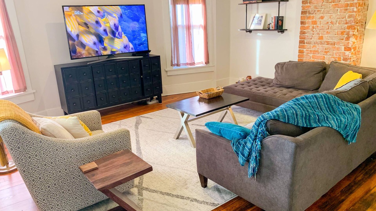Lockeland Springs Apartment | 2BR super clean East Nashville, mins to airport, Broadway, Bridgestone, Nissan