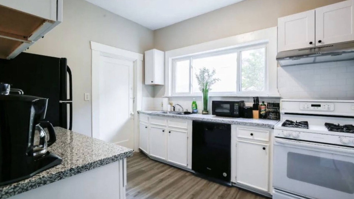 Neartown Apartment | 2BR The Cardinal A! Montrose, Downtown, MedCenter ⭐️⭐️⭐️⭐️⭐️