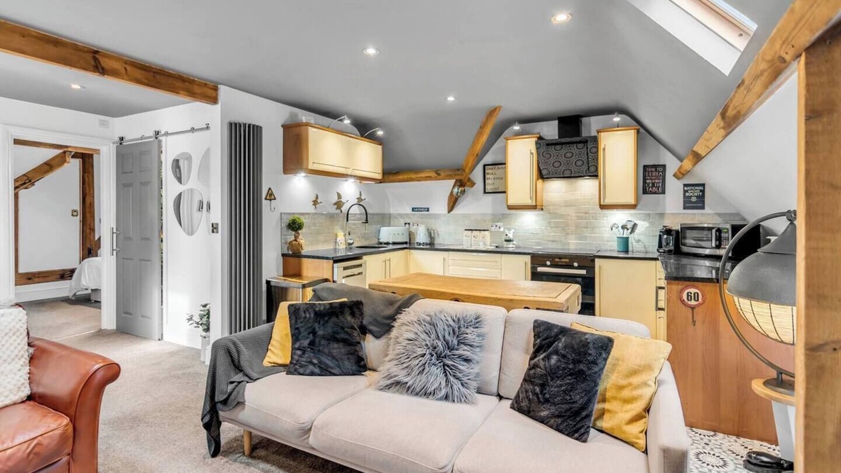 Norwich Apartment | 2BR The Snugg | Central | Fast WiFi | Free Parking