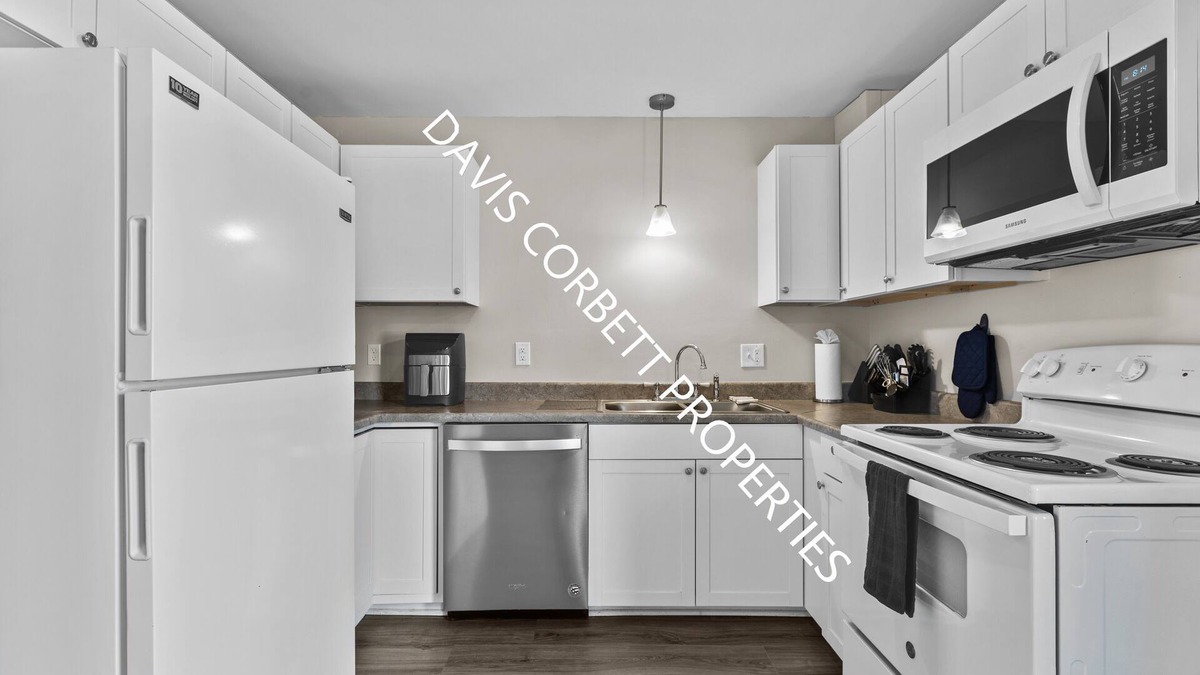 Greenville House | 2BR Townhouse Duplex 8 min to ECU 10 min to Vidant