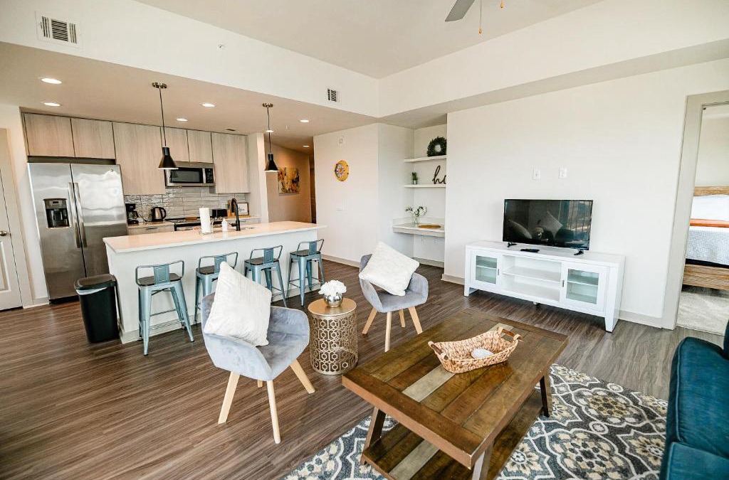 Third Ward Apartment | 2BR Uptown Furnished Apartment near Truist Fields apts