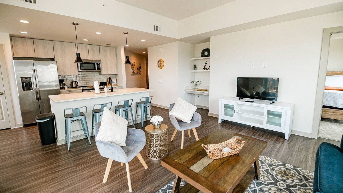 Third Ward Apartment | 2BR Uptown Furnished Apartment near Truist Fields by RedAwning