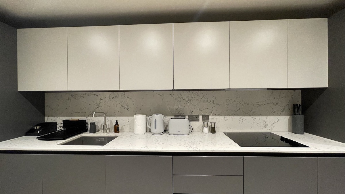 Chigwell Apartment | 2BR Urban Vista Retreatn